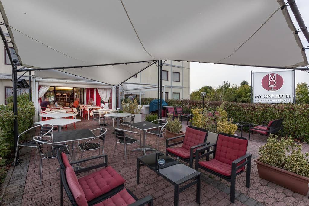 Hotel Ayri Medesano Eksteriør billede