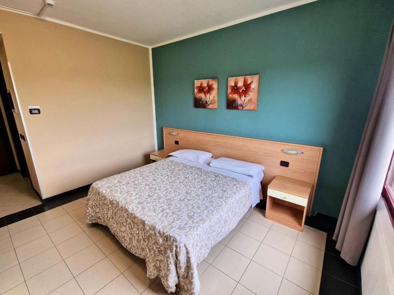Hotel Ayri Medesano Eksteriør billede
