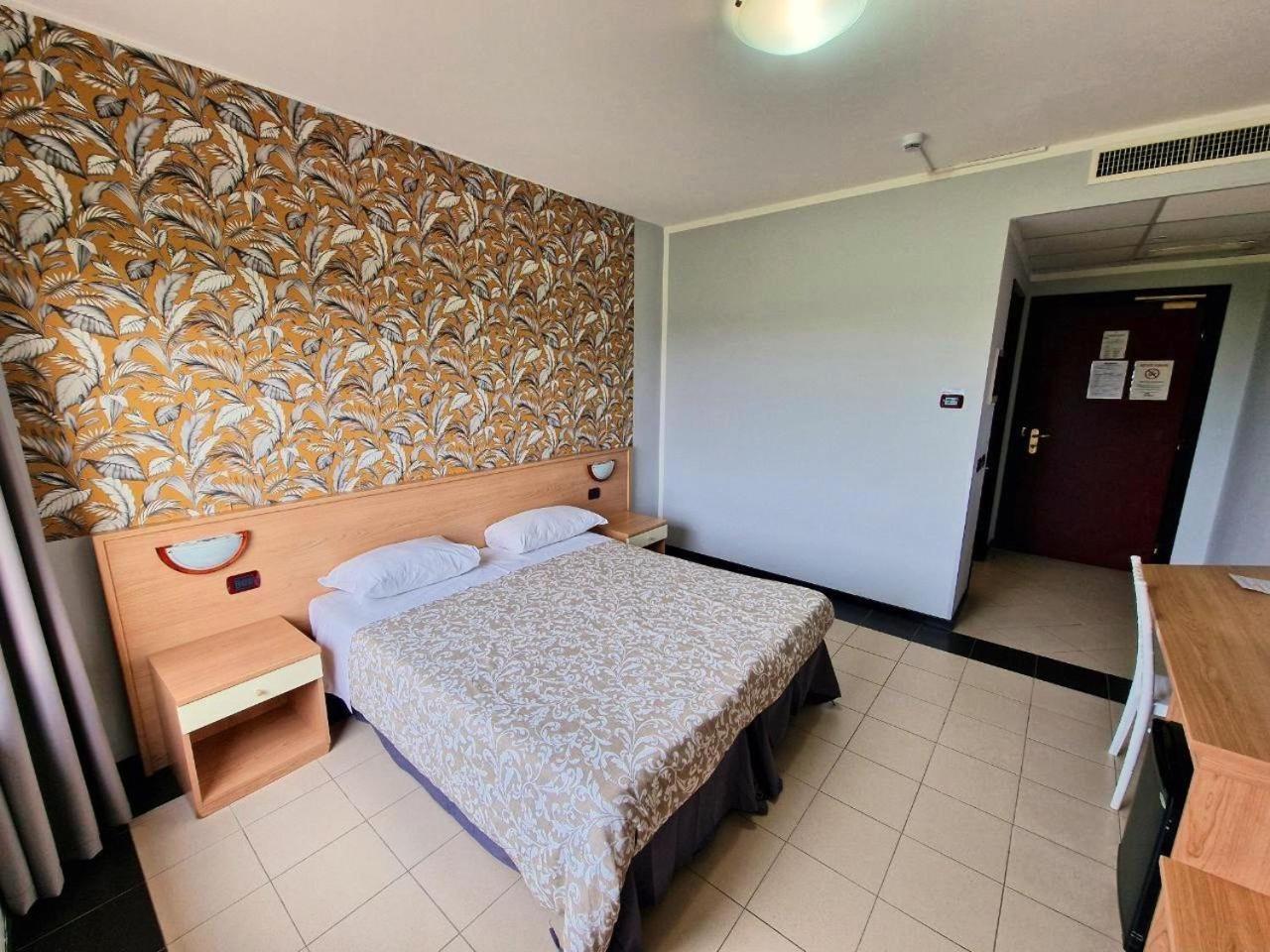 Hotel Ayri Medesano Eksteriør billede